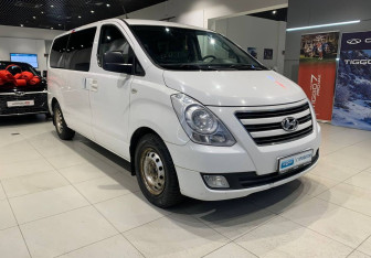 Подержанный автомобиль Hyundai H-1 2012 года (3 фото)