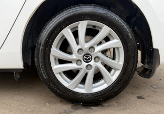 Подержанный автомобиль Mazda 3 Sedan 2013 года (14 фото)
