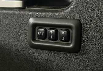Подержанный автомобиль Nissan Pathfinder 2012 года (18 фото)