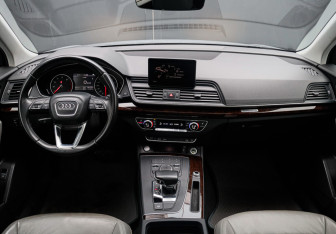 Подержанный автомобиль Audi Q5 2018 года (25 фото)