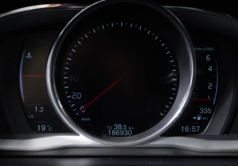 Подержанный автомобиль Volvo S60 2014 года (11 фото)