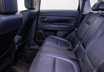 Подержанный автомобиль Mitsubishi Outlander 2013 года (3 фото)