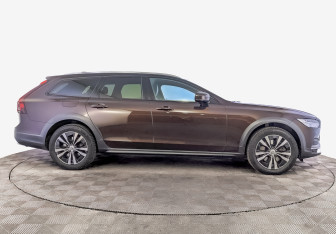 Подержанный автомобиль Volvo V90 Cross Country 2021 года (4 фото)