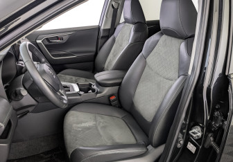 Подержанный автомобиль Toyota RAV4 2024 года (20 фото)