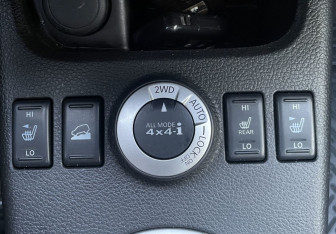 Подержанный автомобиль Nissan X-Trail 2013 года (17 фото)