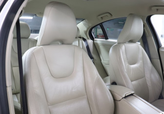 Подержанный автомобиль Volvo S60 2011 года (16 фото)