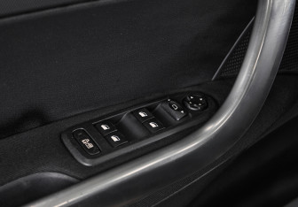 Подержанный автомобиль Peugeot 308 Hatchback 2011 года (8 фото)