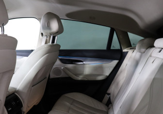 Подержанный автомобиль BMW X6 2015 года (14 фото)