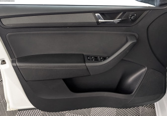 Подержанный автомобиль Skoda Rapid Liftback 2020 года (19 фото)