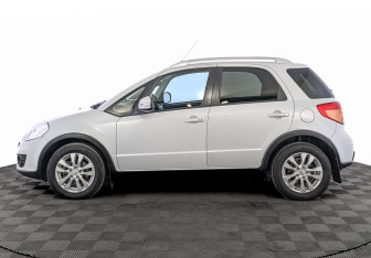 Подержанный автомобиль Suzuki SX4 Hatchback 2013 года (8 фото)