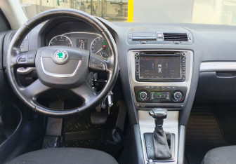 Подержанный автомобиль Skoda Octavia Liftback 2012 года (11 фото)