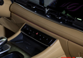 Подержанный автомобиль Voyah Dream 2023 года (15 фото)