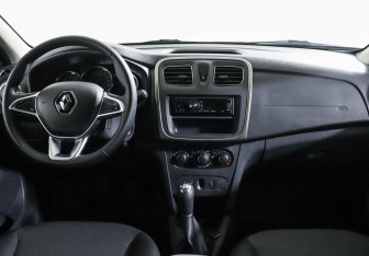 Подержанный автомобиль Renault Sandero 2018 года (6 фото)