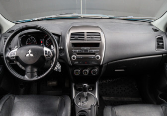 Подержанный автомобиль Mitsubishi ASX 2012 года (9 фото)