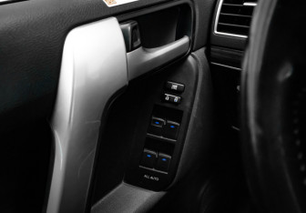 Подержанный автомобиль Toyota Land Cruiser Prado 2020 года (14 фото)