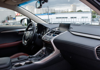 Подержанный автомобиль Lexus NX 2016 года (12 фото)