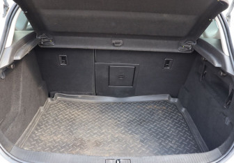 Подержанный автомобиль Opel Astra Hatchback 2011 года (21 фото)
