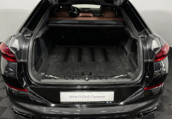 Подержанный автомобиль BMW X6 2020 года (9 фото)