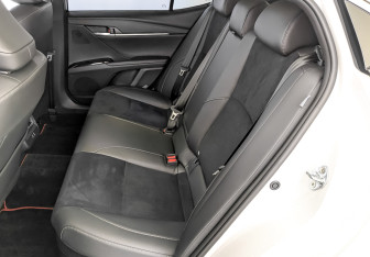 Подержанный автомобиль Toyota Camry Sedan 2024 года (12 фото)