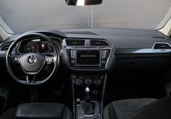 Подержанный автомобиль Volkswagen Tiguan 2017 года (11 фото)