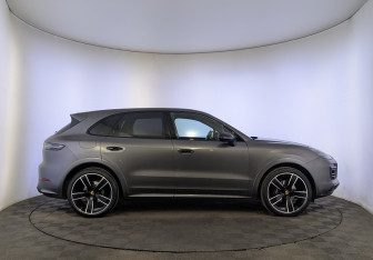 Подержанный автомобиль Porsche Cayenne 2019 года (4 фото)