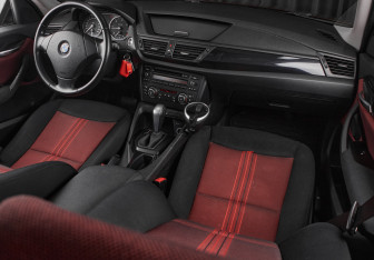 Подержанный автомобиль BMW X1 2011 года (18 фото)