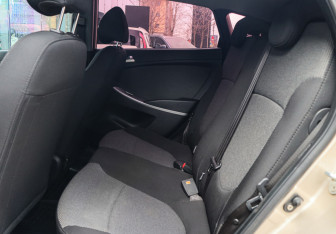 Подержанный автомобиль Hyundai Solaris Hatchback 2011 года (8 фото)