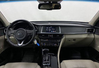 Подержанный автомобиль Kia Optima Sedan 2017 года (11 фото)