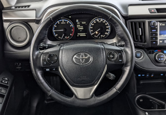Подержанный автомобиль Toyota RAV4 2018 года (21 фото)