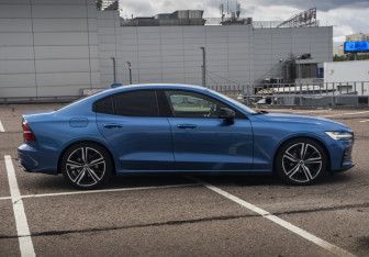 Подержанный автомобиль Volvo S60 2021 года (4 фото)