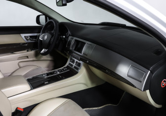 Подержанный автомобиль Jaguar XF Sedan 2013 года (11 фото)
