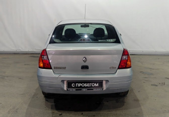 Подержанный автомобиль Renault Clio Sedan 2001 года (5 фото)