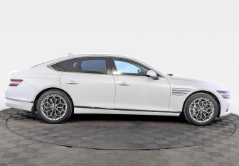Подержанный автомобиль Genesis G80 2021 года (4 фото)