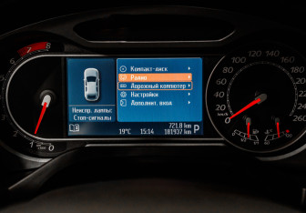 Подержанный автомобиль Ford S-MAX 2010 года (10 фото)
