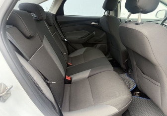 Подержанный автомобиль Ford Focus Sedan 2012 года (11 фото)