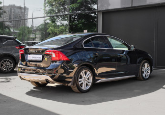 Подержанный автомобиль Volvo S60 2012 года (4 фото)