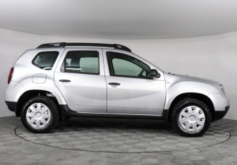Подержанный автомобиль Renault Duster 2016 года (4 фото)