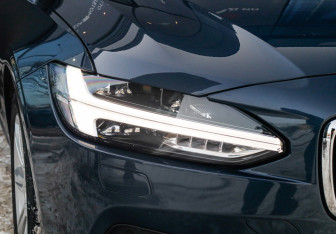 Подержанный автомобиль Volvo V90 2020 года (24 фото)