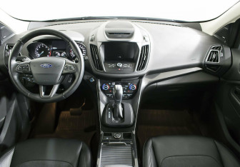 Подержанный автомобиль Ford Kuga 2017 года (10 фото)