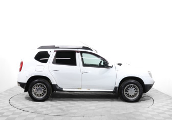 Подержанный автомобиль Renault Duster 2014 года (4 фото)