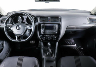Подержанный автомобиль Volkswagen Jetta Sedan 2016 года (11 фото)
