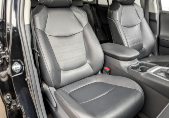Подержанный автомобиль Toyota RAV4 2020 года (24 фото)
