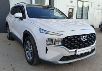 Подержанный автомобиль Hyundai Santa Fe 2022 года (3 фото)