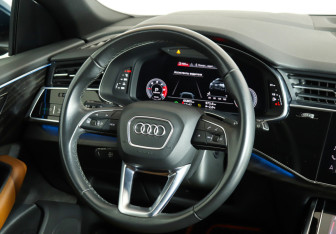 Подержанный автомобиль Audi Q8 2021 года (16 фото)