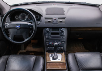 Подержанный автомобиль Volvo XC90 2010 года (13 фото)