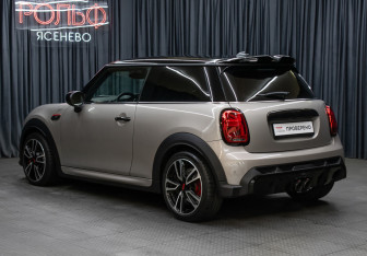 Подержанный автомобиль MINI Hatch 2021 года (7 фото)