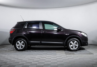 Подержанный автомобиль Nissan Qashqai 2012 года (4 фото)