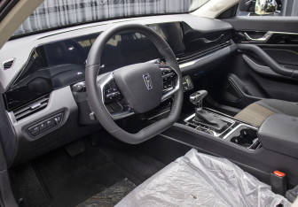 Новый FAW Bestune B70 2023 (16 фото)