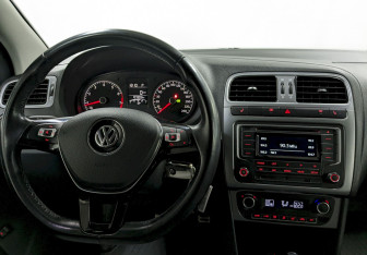Подержанный автомобиль Volkswagen Polo Sedan 2016 года (21 фото)