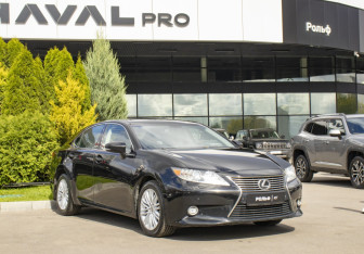 Подержанный автомобиль Lexus ES 2013 года (3 фото)